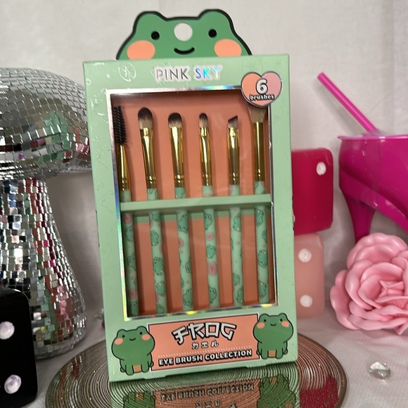 Pink Sky Frog 6 Eye Brush Collection - Picture 2 of 4
